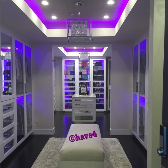 Closet - Picture 2 of 2