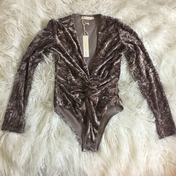 Knot Front Velvet Bodysuit - Picture 3 of 3