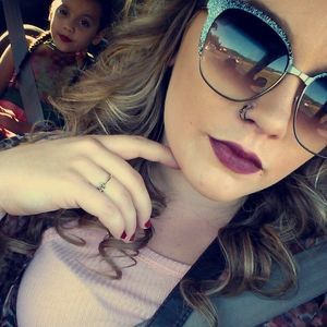 Meet your Posher, Alaina