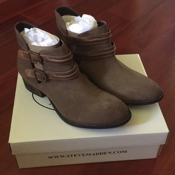 Steve Madden Shoes - NEW STEVE MADDEN BROWN SUEDE BOOTIE BOOTS