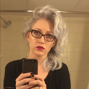 Meet your Posher, Jenn