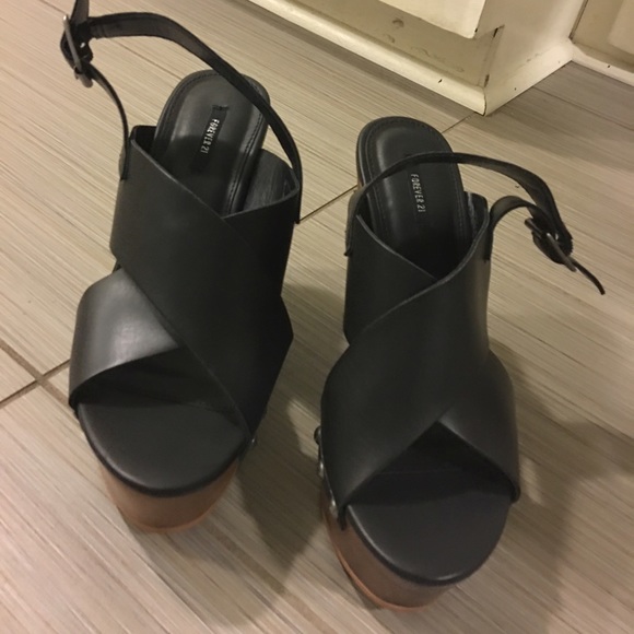 NEW Black Leather Wooden Wedges - Picture 3 of 3