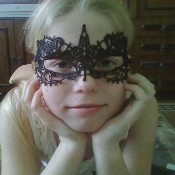 Sexy Black Lace Mask (A2) - Picture 5 of 8