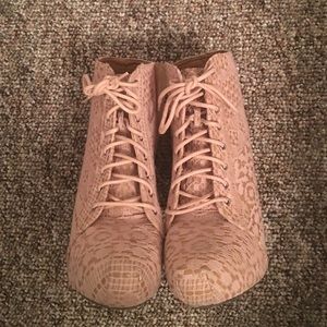 Cute pink lace pumps