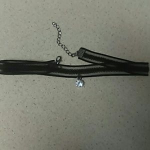 BLACK CHOCKER NECKLACE