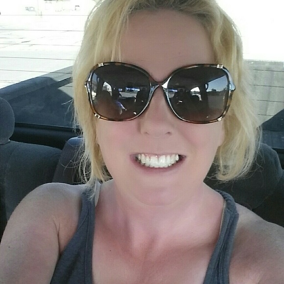 Meet your Posher, Heather - Picture 1 of 1