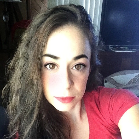 Meet your Posher! - Picture 2 of 3