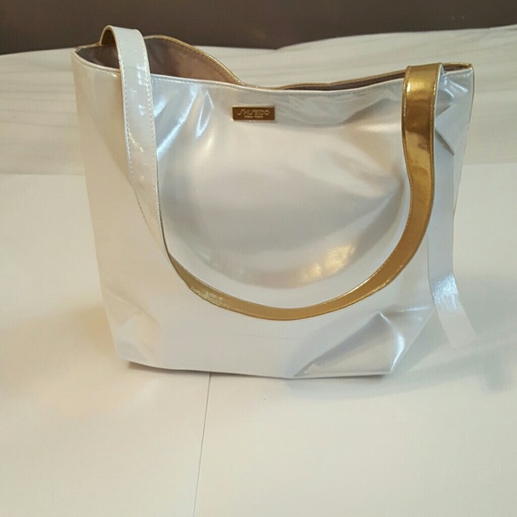 Shiseido bag