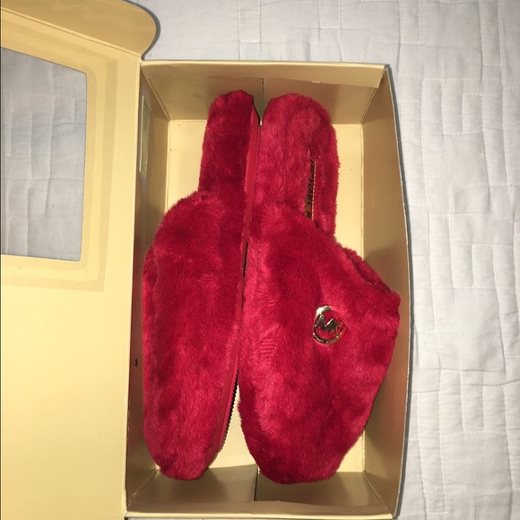 🍥💕✨MK SLIPPERS NWT🍥💕✨