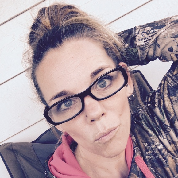 Meet your Posher, Nancie - Picture 3 of 4