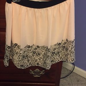 Gap pink skirt with black detail on the bottom
