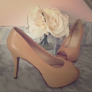 Never worn, Nine West, 💥nude peep toe heels