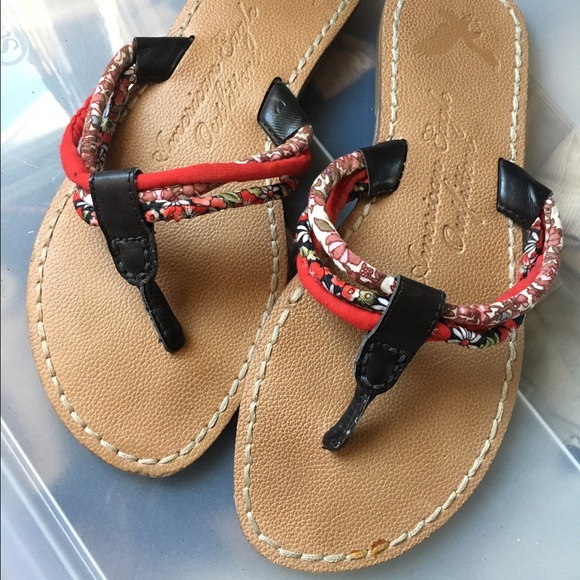 American Eagle flip flops