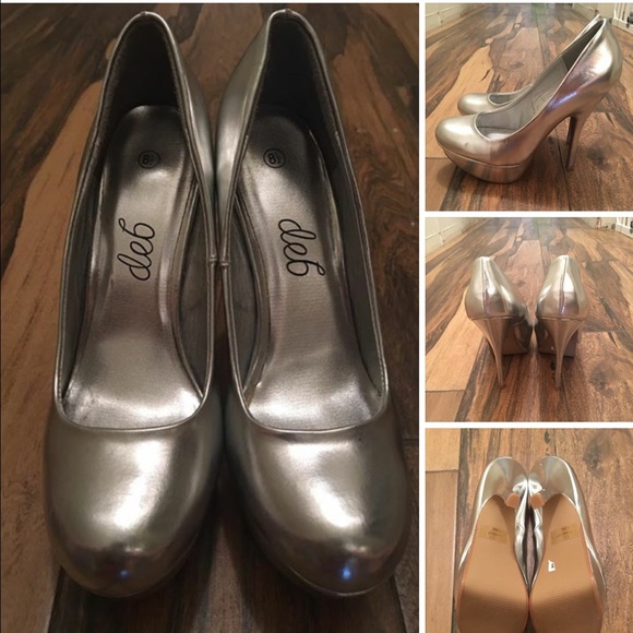 Deb pumps silver