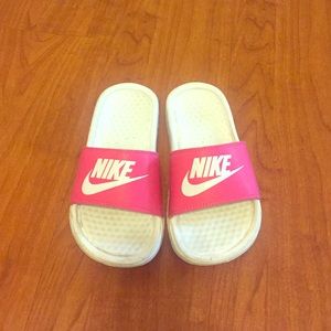 Little girls slide on sandals