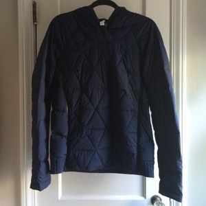 EUC lulelemon fluffed up pullover size 8