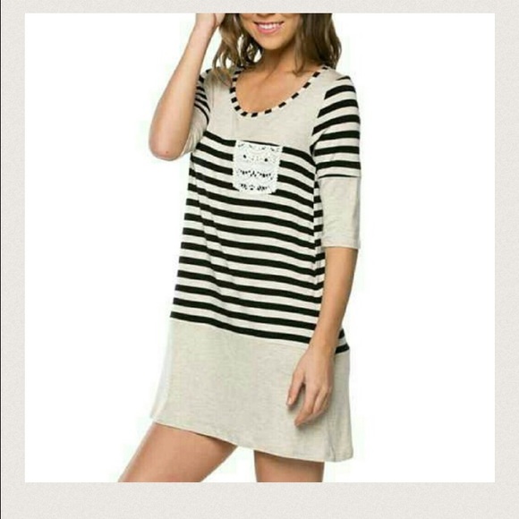 NEW STRIPED SHIFT DRESS WITH LACE POCKET - Picture 2 of 3