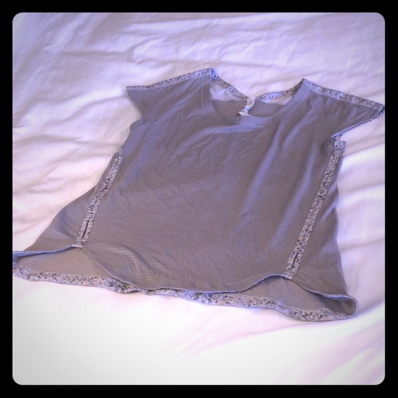 Flash Sale ⚡️Lululemon gray vented tshirt