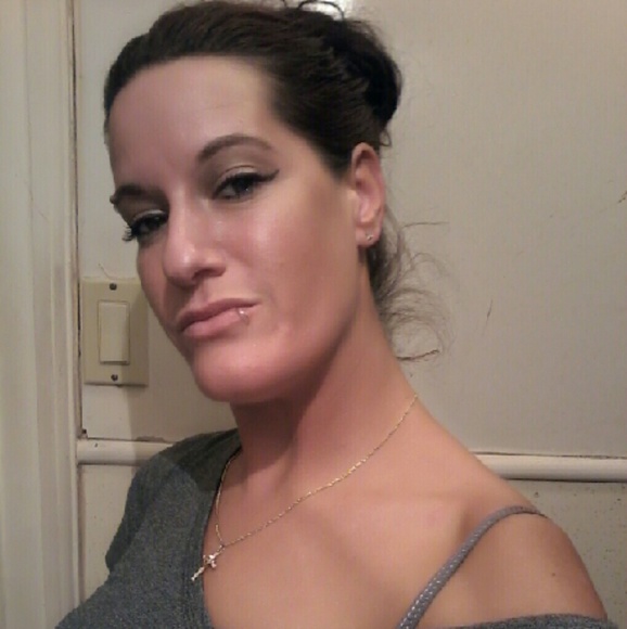 Meet your Posher, Lisa - Picture 2 of 16
