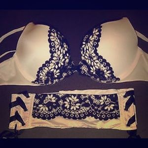 ⚡️⌛️Victoria's Secret bra and cincher