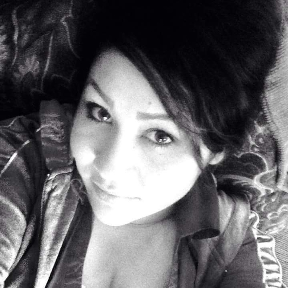 Meet your Posher, Yuli