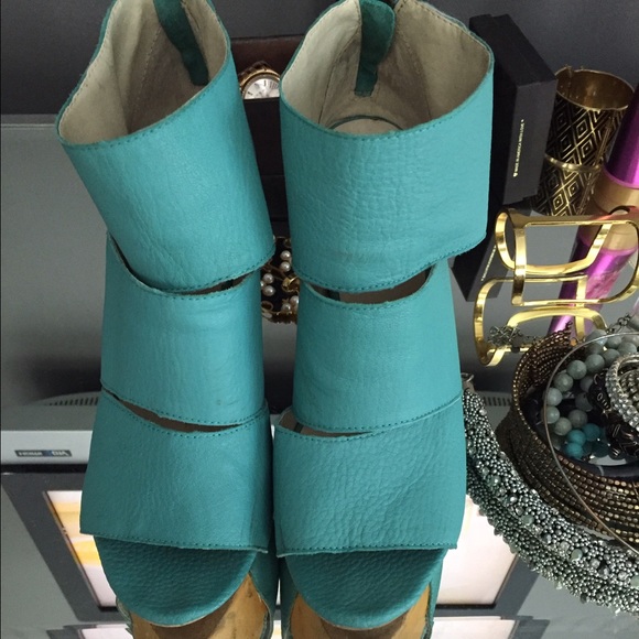 Messeca Coraline Turquoise Wedge Booties - Picture 2 of 4