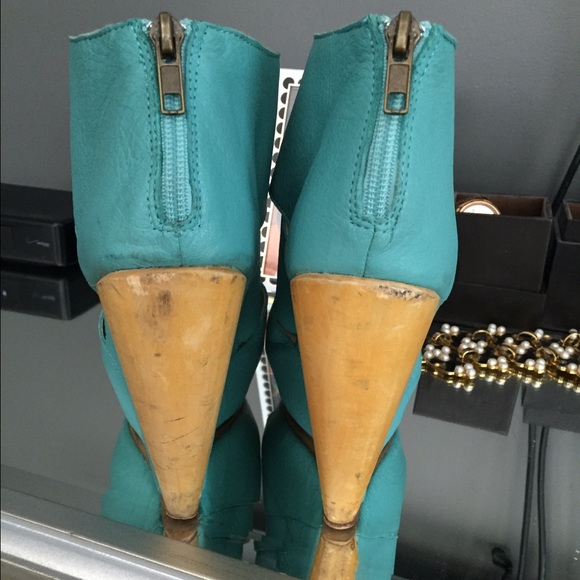 Messeca Coraline Turquoise Wedge Booties - Picture 3 of 4