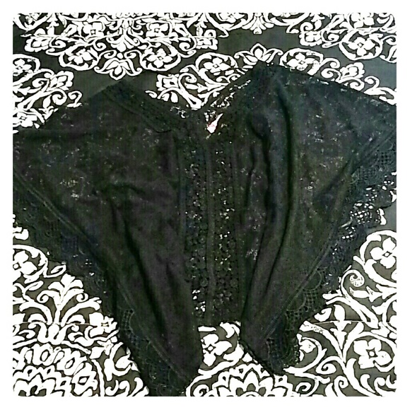 Batwing lace crop top