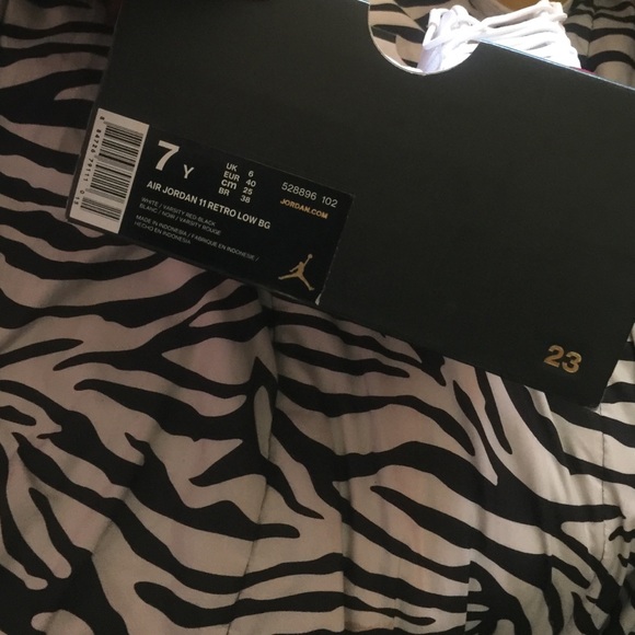 Air Jordan 11 Retro Low BG - Picture 2 of 3