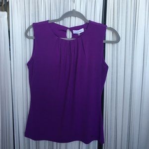 Calvin Klien / sleeveless purple shirt