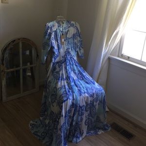 Beautiful maxi dress!