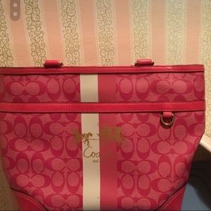 Coach! Beautiful hardly used coach bag!