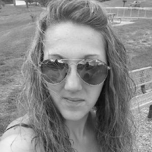 Meet your Posher, Brittney