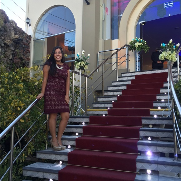 Classy maroon dress - Picture 2 of 4