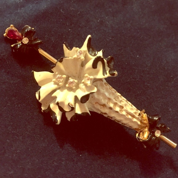 Gorgeous Vintage Broach