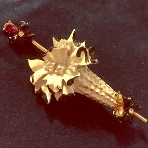 Gorgeous Vintage Broach