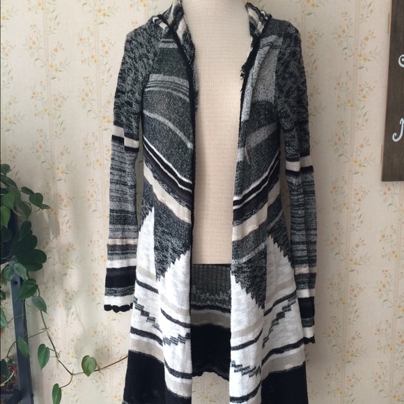 Beautiful Mudd long Aztec cardigan size Medium