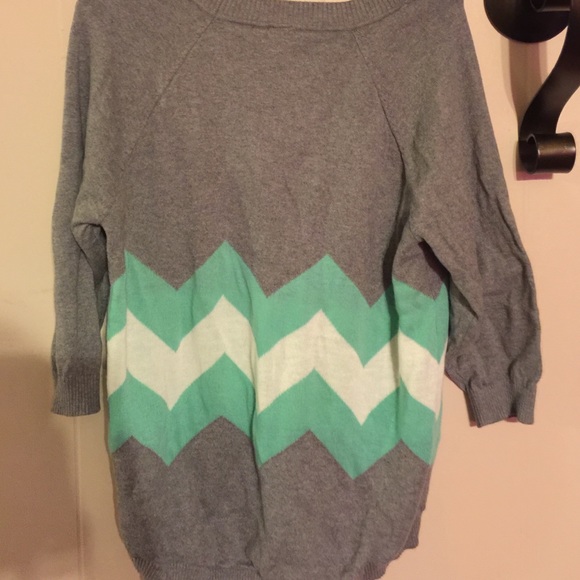 Sweater - Picture 4 of 4
