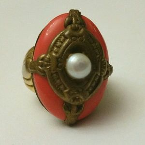 DESIGNER PATRICE PEARL & LUCITE COCKTAIL RING