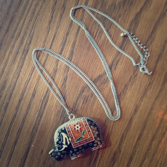 Elephant pendant necklace