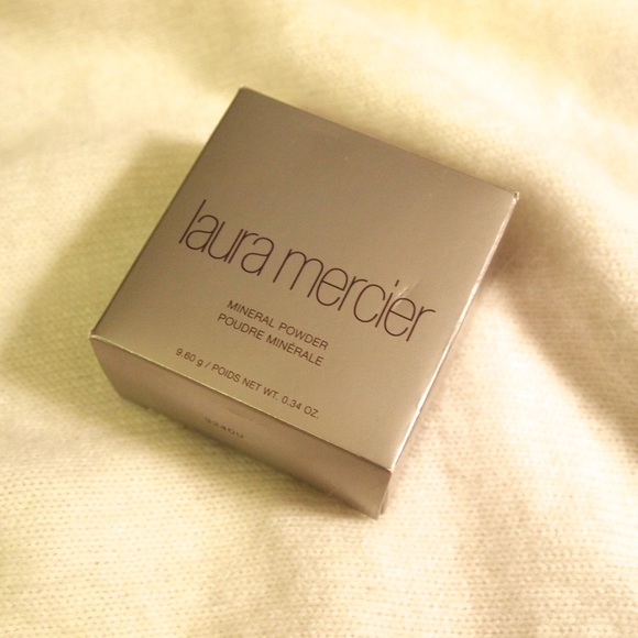 Laura Mercier foundation powder