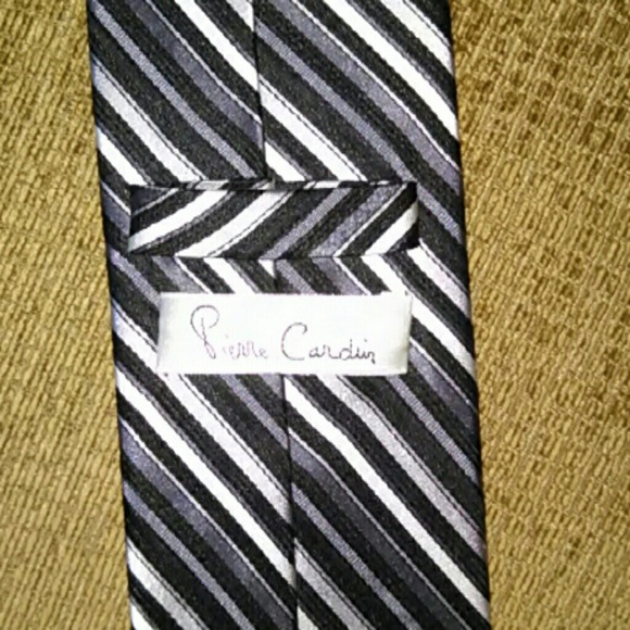 *Host Pick 7.14.17* Pierre Cardin 100% Silk Tie - Picture 2 of 3