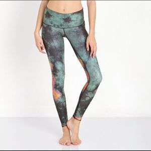 Teeki Sacred Feather hot pants xs NWOT