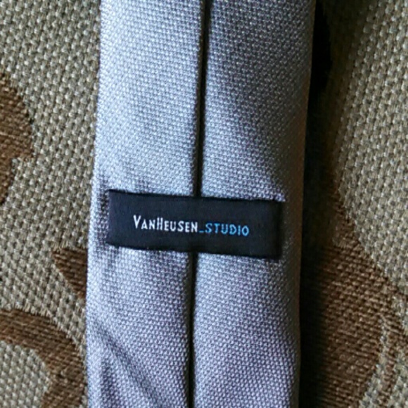 Van Heusen Studio 100% Silk Tie - Picture 2 of 3