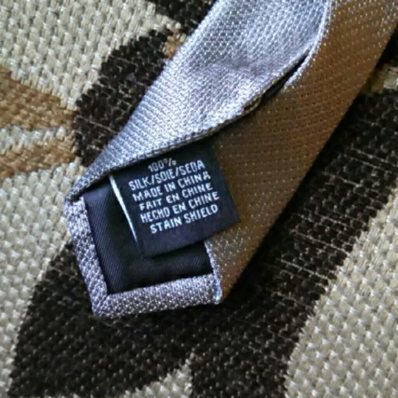 Van Heusen Studio 100% Silk Tie - Picture 3 of 3