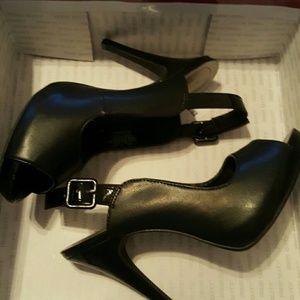 Black 3 inch peep toe heels with a sling back