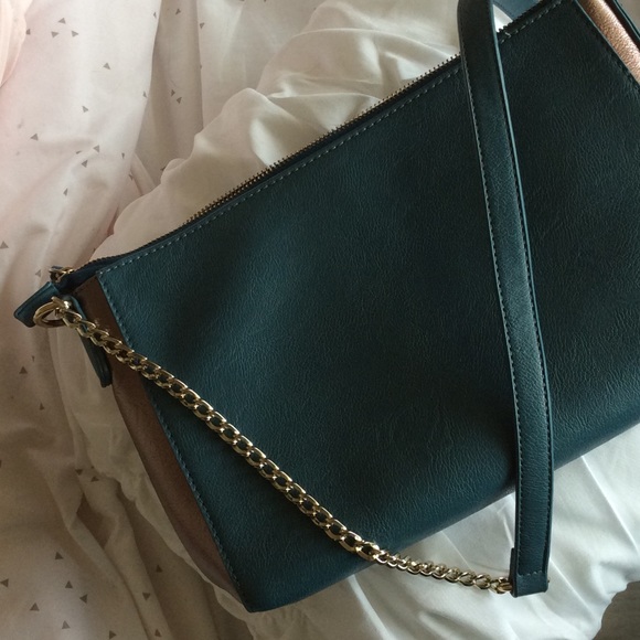 NEW! Teal purse with gold chain strap - Picture 3 of 4