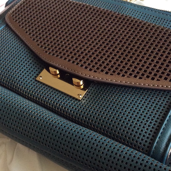 NEW! Teal purse with gold chain strap - Picture 4 of 4