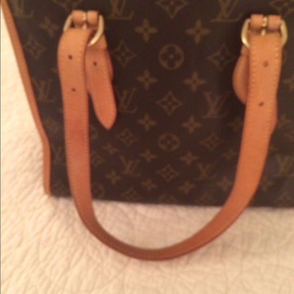 Louis Vuitton AUTHENTIC POPINCOURT bag in EX COND