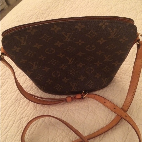 Louis Vuitton AUTHENTIC 🎄SALE🎄Last week to ship!